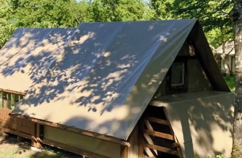 Hauterives Cabin | ZEcamping 3 étoiles familial piscine chauffée cabane 2 pers