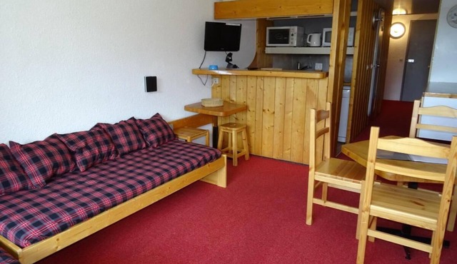 100m from resort center, 3rd floor, view forest, balcony, tv, 30m², Les Arcs