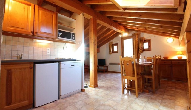 100m from resort center, 3rd floor, view village, balcony, tv, ski locker, 38m², Val Cenis