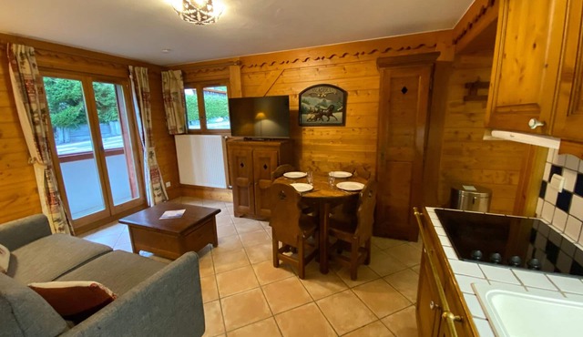 2-room apartment in Méribel Village with pool access and parking