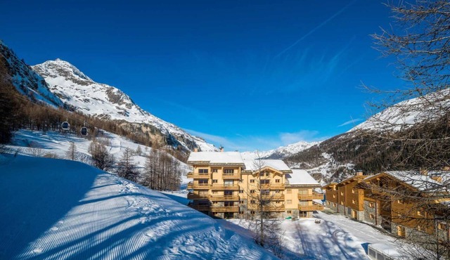 200m from resort center, 5th floor, swimming pool, sauna, hammam, balcony, tv, ski locker, 78m²