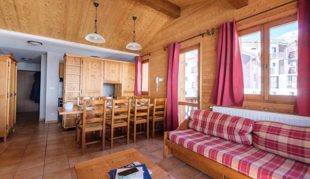 200m from resort center, fitness, swimming pool, sauna, hammam, balcony, tv, ski locker, 72m²