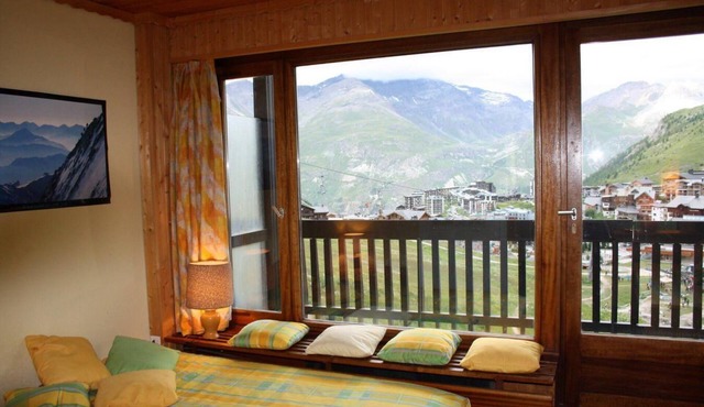 20m from resort center, 3rd floor, view lake, balcony, tv, ski locker, 70m², Tignes