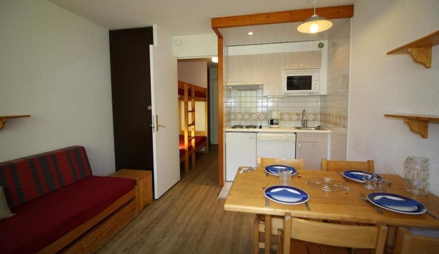 20m from resort center, 3rd floor, balcony, tv, ski locker, 24m², Tignes