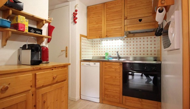 240m from resort center, 3rd floor, view forest, balcony, parking, tv, ski locker, 57m², La Norma