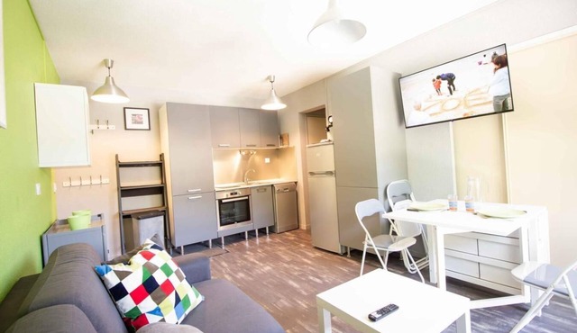 240m from resort center, 2nd floor, view ski slopes, balcony, parking, tv, ski locker, 30m²