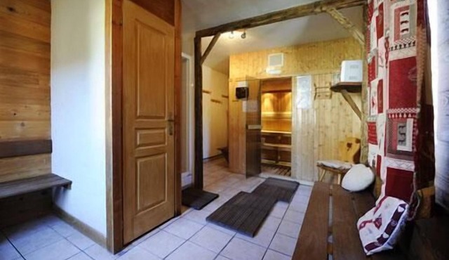 2nd floor, sauna, balcony, parking, tv, ski locker, 80m², Les Menuires
