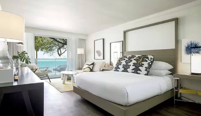 3 Hammock Wing King Room by the Shoreline in Key Largo