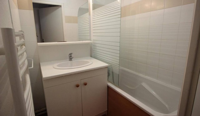 300m from resort center, 5th floor, parking, tv, ski locker, 45m², La Norma