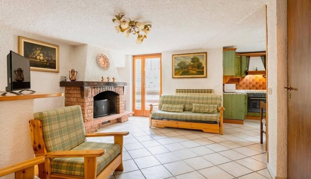 5 MINUTES WALK FROM THE CABLE CAR AND SKI SLOPES -FAMILY-FRIENDLY 8 GUESTS