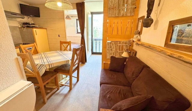 50m from shops, 5th floor, tv, ski locker, 26m², Les Menuires