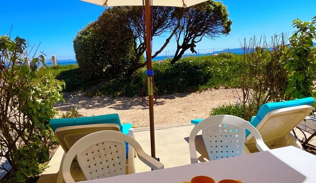 Air-conditioned studio right on the water at La Bergerie Beach, across from Porquerolles