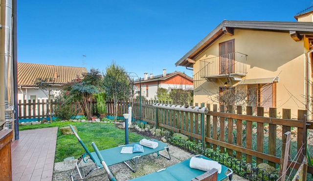 Alba Rosa Apartment - 2 Bed, 2 Bath, Taino, Italy