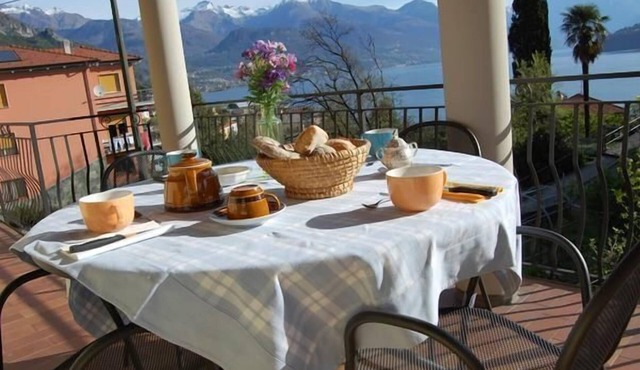 Annetta flat with views of the lake and mountains
