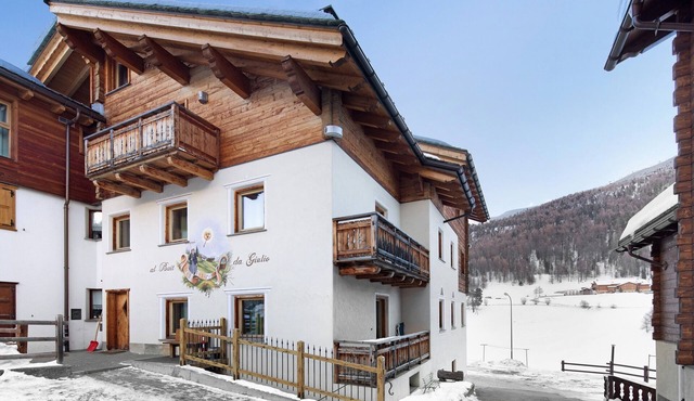 Apartment 'Arancione Al bait da Giulio' with Mountain View