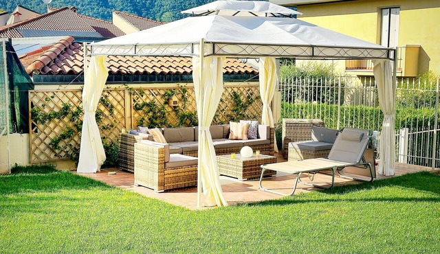 Apartment 'Elegante Lago d'Iseo' with Mountain View, Wi-Fi and Air Conditioning
