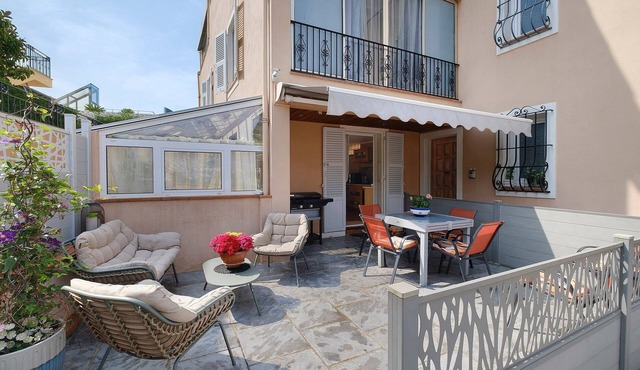 Apartment "La Palamida" with Sea View and Air Conditioning