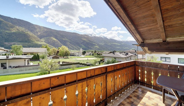 Apartment "Haus Tanja 4" with Mountain View, Shared Garden & Wi-Fi