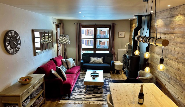 Arc 1950 Ski-in/ski-out, fantastic location, cozy, family friendly, sleeps 6+2