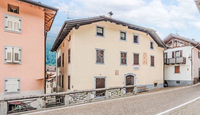 Beautiful apartment for 6 people with WIFI and TV
