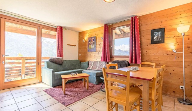 Beautiful duplex apartment with a lovely view of the mountains
