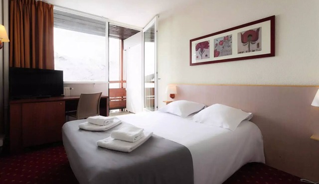 Belambra Clubs Les Menuires - Snow And Heaven - Half board - 2 Rooms Essential 2 Adults and 2 Children with Balcony and View Impregnable Mountain