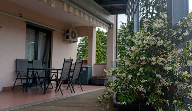 Bright, spacious apartment between Milan and Como.