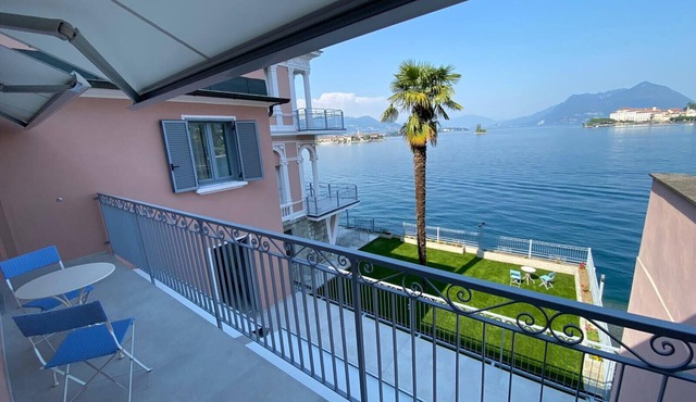 Butterfly apartment with lake view in Baveno
