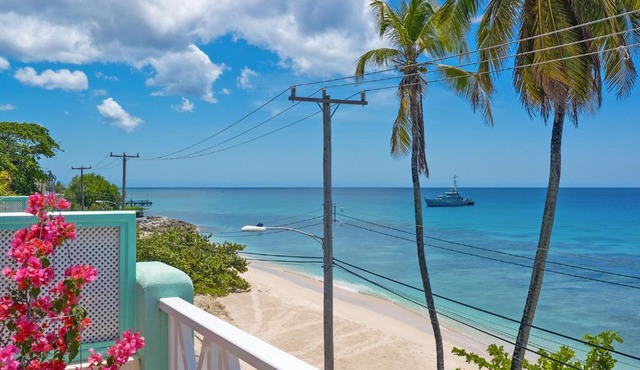 Carib Edge AC beach penthouse, near amenities in Saint Peter