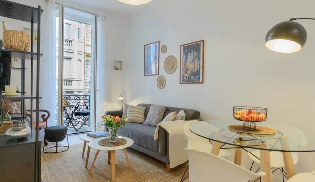Carré D'Or, 2 bedrooms, 4 people, Beach: 1 min, AC