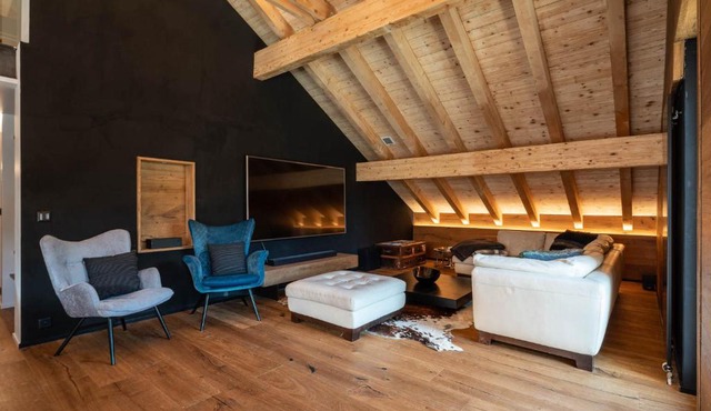 Central, Luxury, Chalet-Style Penthouse Apartment