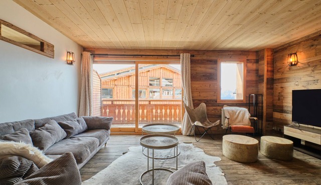 Chalet '2 Sur La Route Du Tour' with Balcony and Wi-Fi