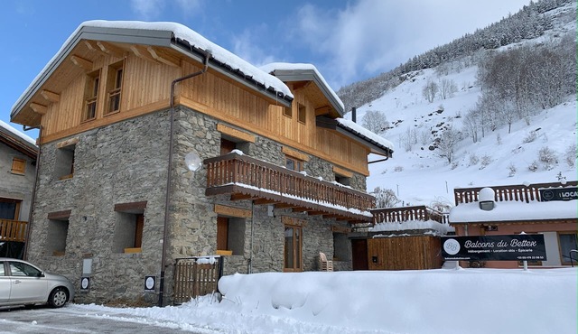 Chalet in the Heart of the Three Valleys, 300m from Bettex Chairlift