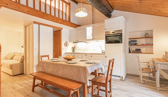Charming apartment in the village center, 6 ppl, near ski lifts