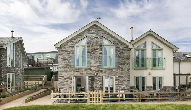 Chi An Treth - sleeps 6 guests in 3 bedrooms in Bude