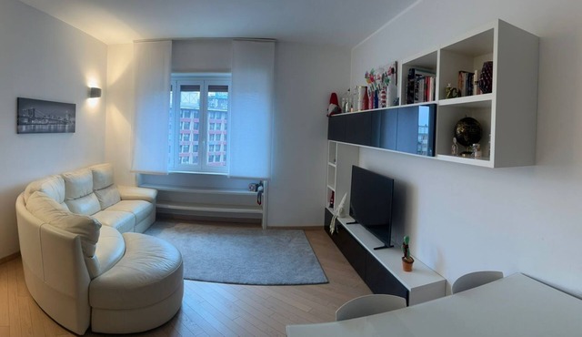 City CENTER apartment! SUBWAY UNDER THE HOUSE!