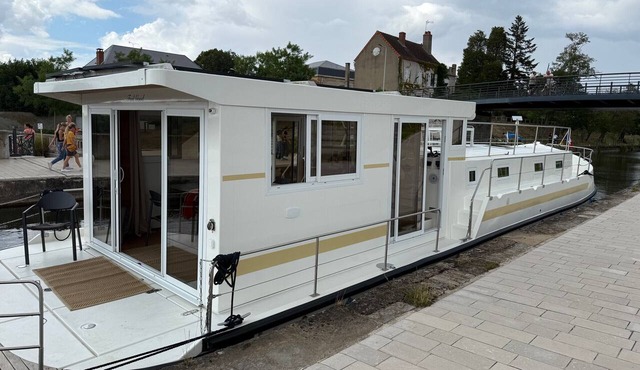 Comfortable houseboat in Digoin - 6 guests in Digoin