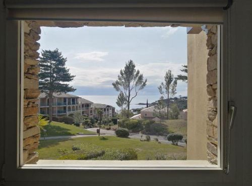 Complexe Cap Esterel village ,vue mer studio avec parking in Agay - Saint Raphael