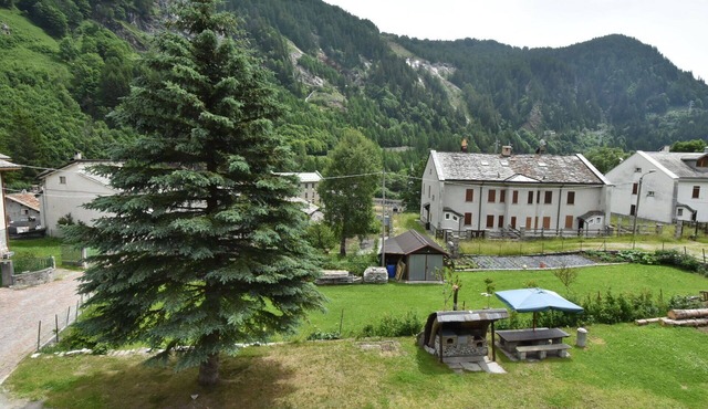 Cosy apartment for 4 people with WIFI, TV, terrace and pets allowed