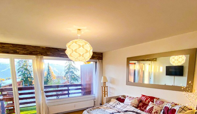 Cosy, quiet studio with terrace overlooking the Alps
