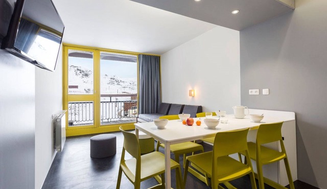 Cosy with Balcony and Mountain View 1032