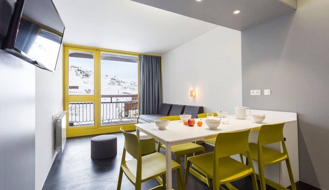 Cosy with Balcony and Mountain View 1024