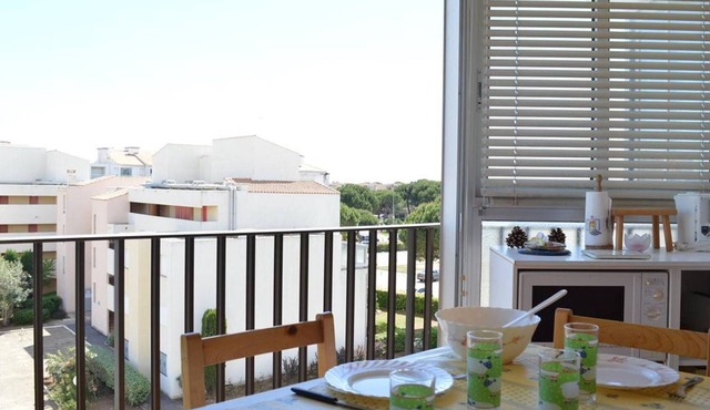 Cozy 1BR Apartment with AC, Seaquarium Access & Parking - Sleeps 4, Le Grau-du-Roi