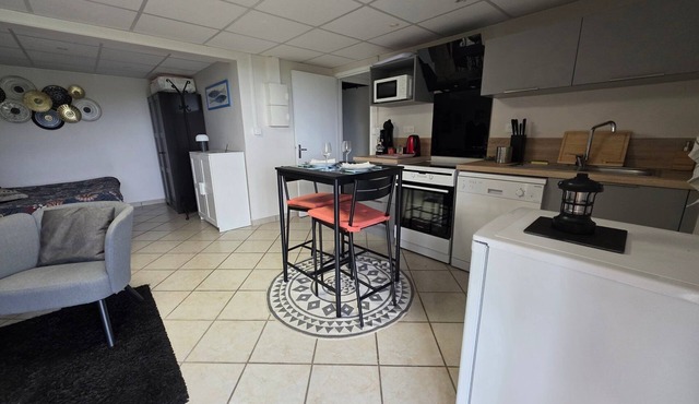 Cozy apartment, parking, swimming pool near