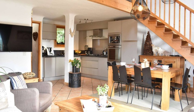 Cozy chalet with mezzanine, wood stove, wifi and parking - Méribel