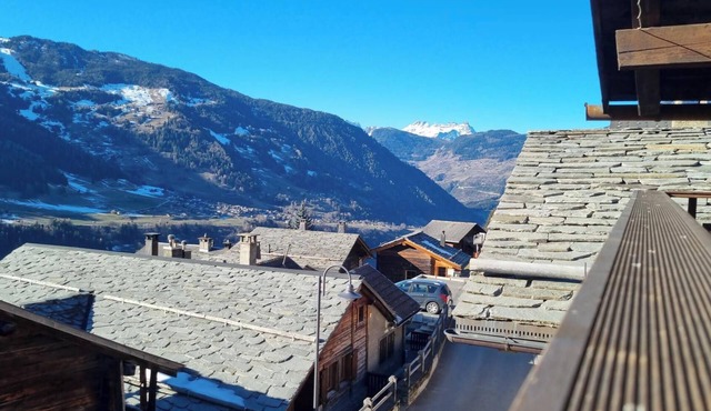 Duplex with view in the heart of the quiet village of Sarreyer near Verbier