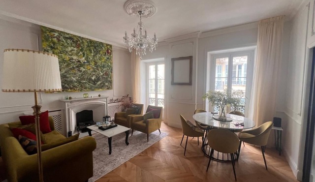 Elegant Bourgeois Apt, in the heart of Nice, AC, private parking, 2 bathrooms