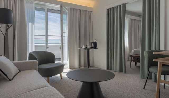Everness Hotel & Resort