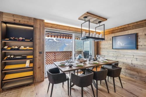 Exquisite Duplex with Views by Mrs Miggins
