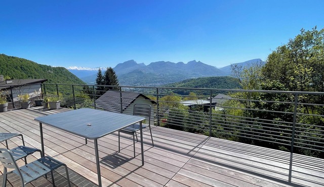 Family villa with panoramic view and garden on the heights of Chambéry